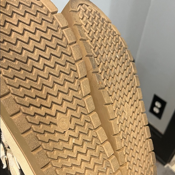 Cream Shearling-Lined Clogs with Buckle - Picture 4 of 4